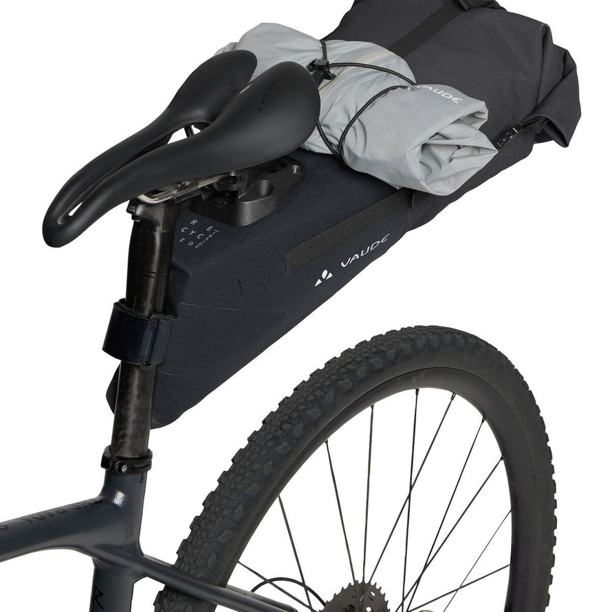 VAUDE Trailsaddle Satteltasche fürs Bikepacking: schnelle KLICKfix®-Befestigung, wasserdichter Rolltop-Verschluss und Gewebe aus recyceltem Polyamid