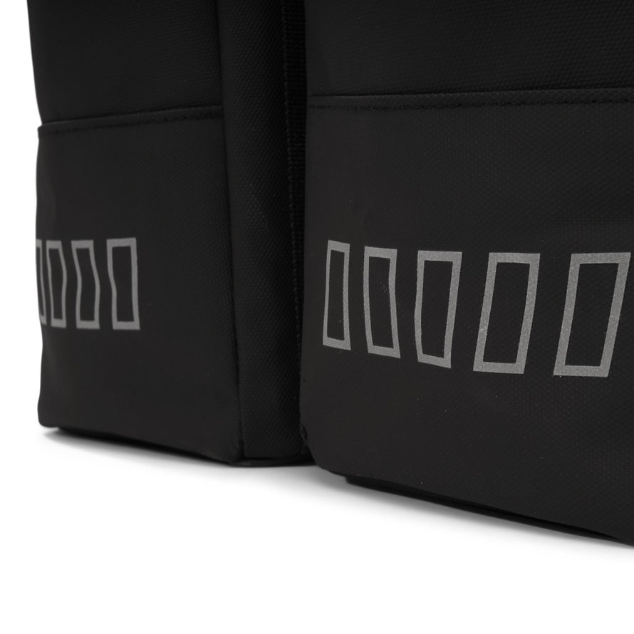 sacoche double rolltop bag black urban proof vue des bandes réfléchissantes
