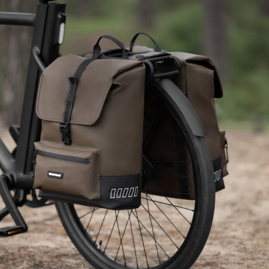 sacoche vélo double cargo bag urban proof vue en situation extérieure