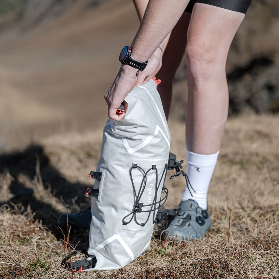 Sacoche de cintre Cyclite Roll Bag 02 77, compacte et résistante pour sorties vélo en pleine nature