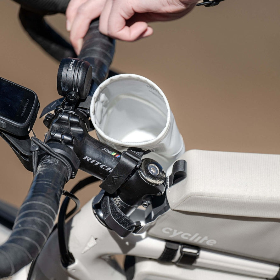 Sacoche de potence velo 77 Cyclite Foud pouch 02 blanche ouverte fixee sur cintre