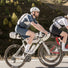 Cycliste sur route avec sacoche de potence velo 77 Cyclite Foud pouch 02 pour rangement pratique