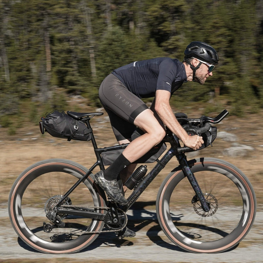 Sacoche de selle Cyclite Small 6 litres de la marque 77, idéale pour bikepacking, légère et résistante