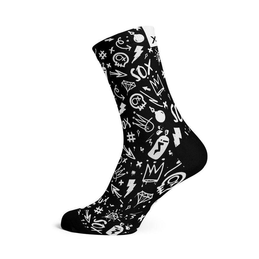 Chaussettes cyclisme Sox 777 motifs doodles blancs sur fond noir pour cyclistes urbains et stylés