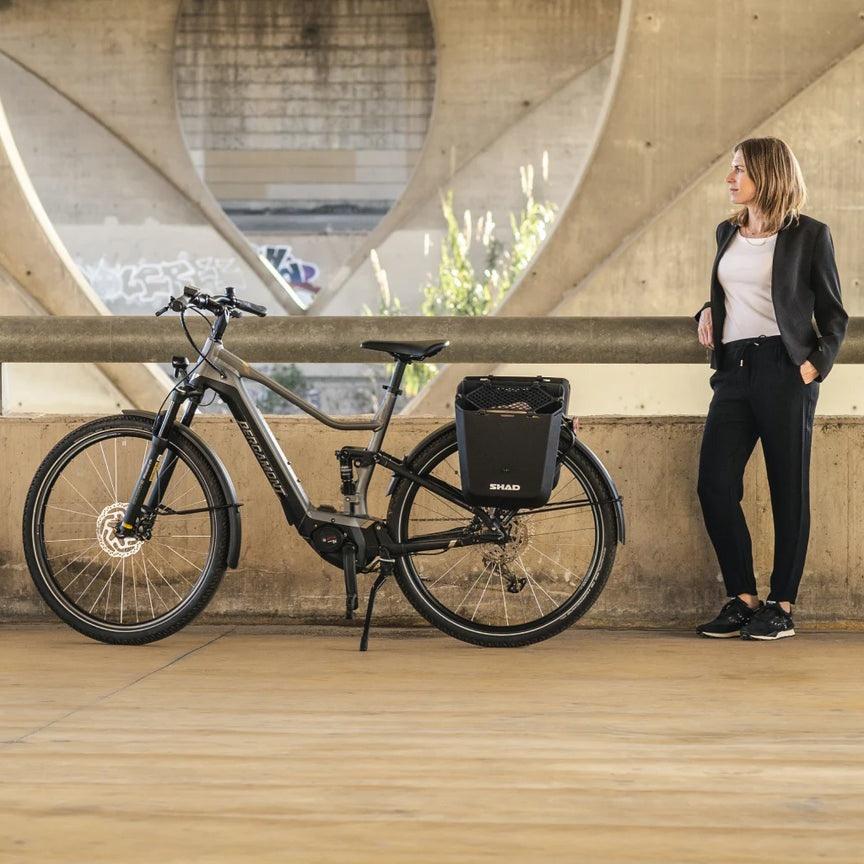 Panier rigide Shad monté sur un vélo