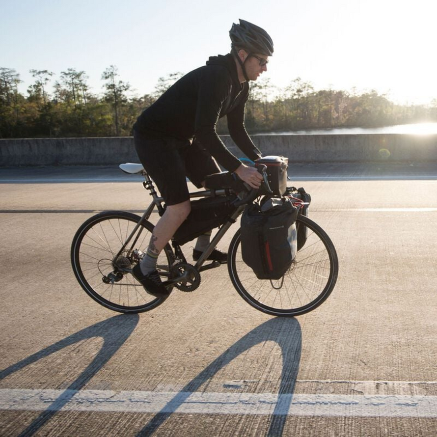 Blackburn Outpost Front World Touring Rack sur vélo de route