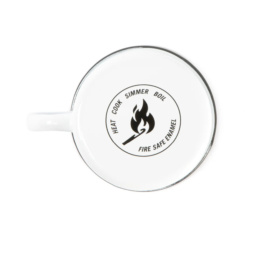 Détail du fond de la tasse émaillée Restrap, conception durable pour l’outdoor