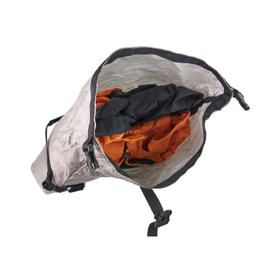 Paire de sacoche Revelate Design Nano ultralight ouverte déroulée