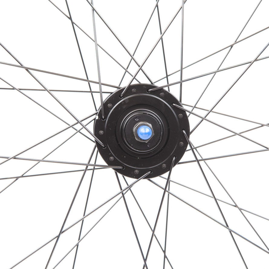 roue Shimano 28 pouces avec moyeu nexus dynamo intégré vue du moyeu