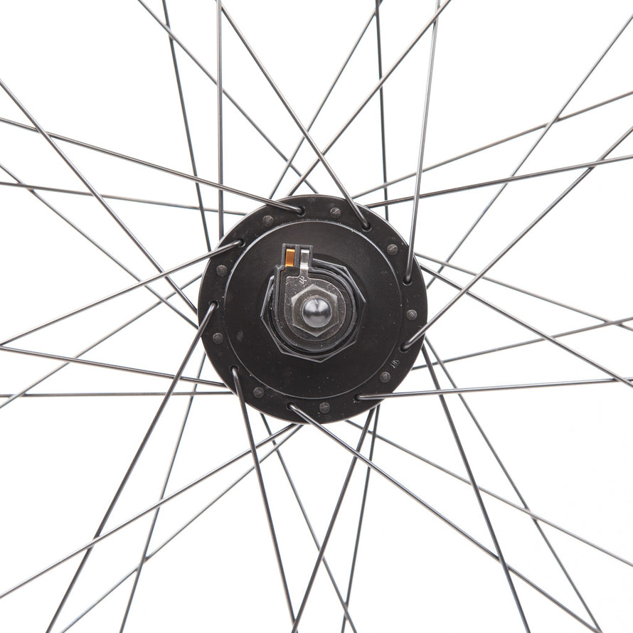 roue Shimano 28 pouces avec moyeu nexus dynamo intégré vue du moyeu côté