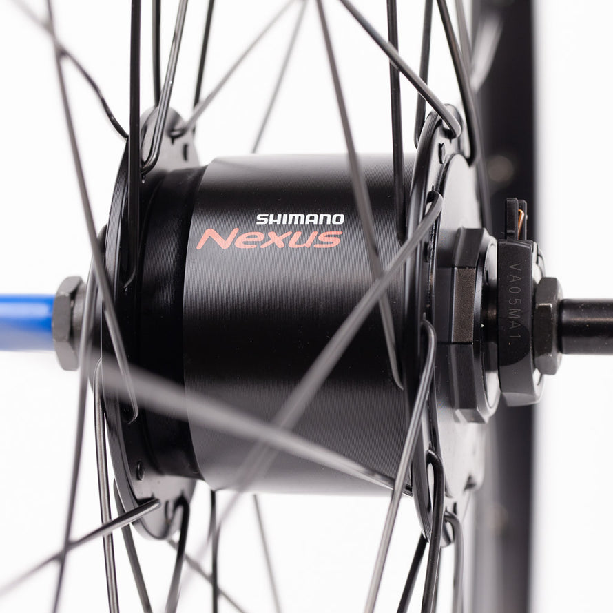 roue Shimano 28 pouces avec moyeu nexus dynamo intégré vue marque moyeu