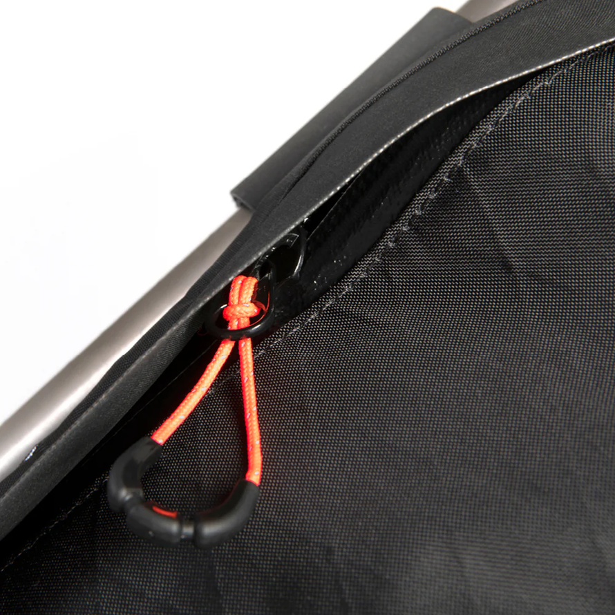 Fermeture éclair YKK Aquaguard sur la sacoche Race Frame – détail zoomé