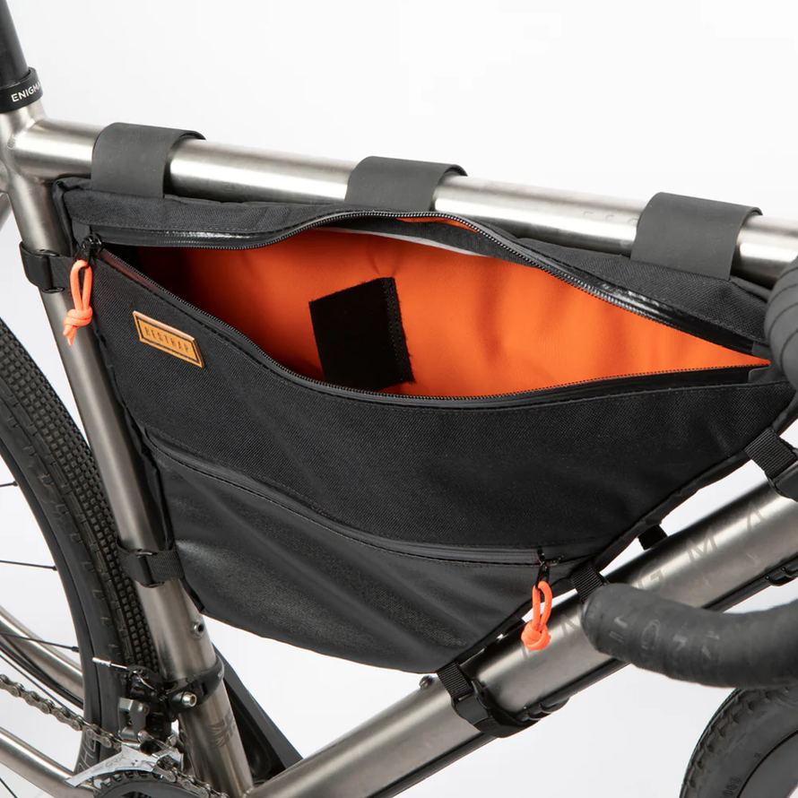 Compartiment principal du Full Frame Bag ouvert – organisation interne visible