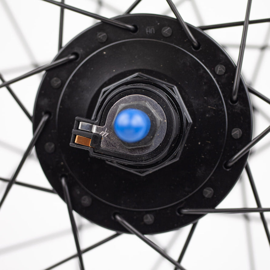 Roue 650B avec dynamo dans moyeu Shimano C3000 #5