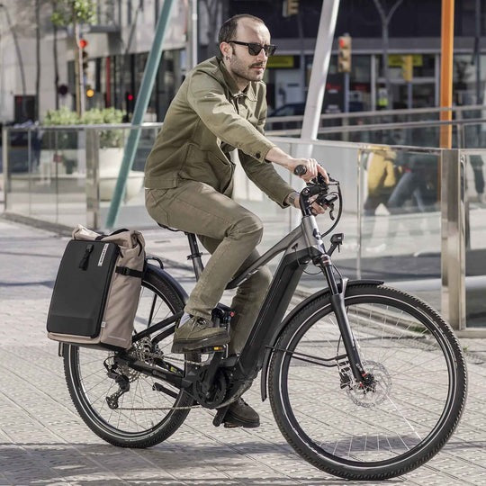 Sac à dos en situation sur vélo électrique