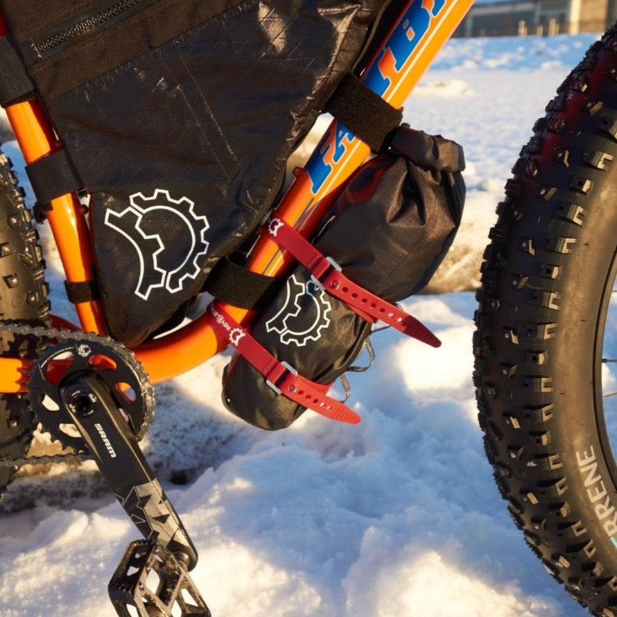 Sacoche de fourche Revelate Design Polecat 3.5L sur le tube diagonal