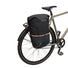 Sacoche de vélo convertible en sac à dos Vaude CityGo Bike 23 II sur un porte bagage