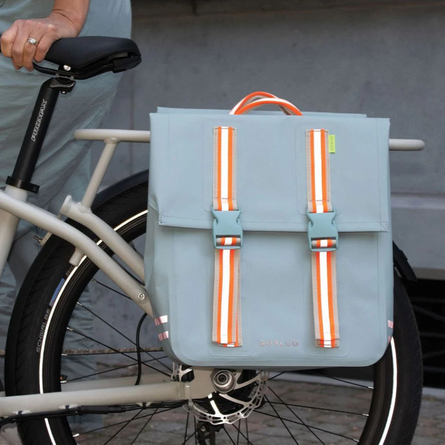 Sacoche double GoFluo Leon 2 X 23L sur un porte bagage