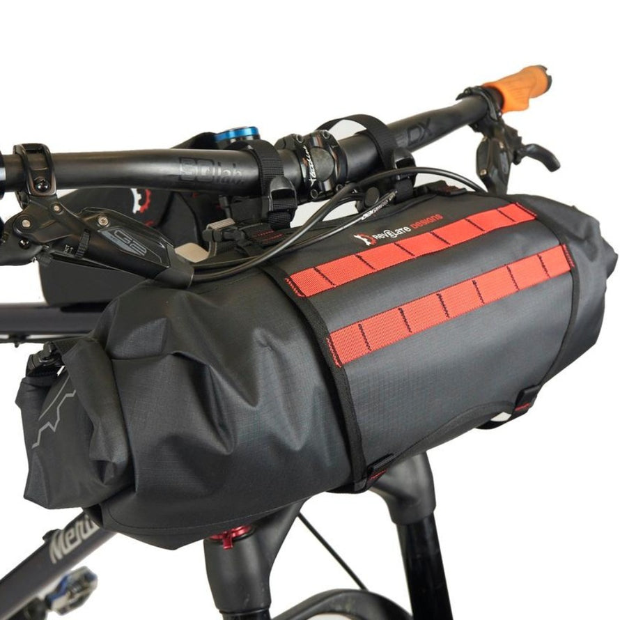 Sacoche de guidon Revelate Design Sweetroll équipée sur un guidon