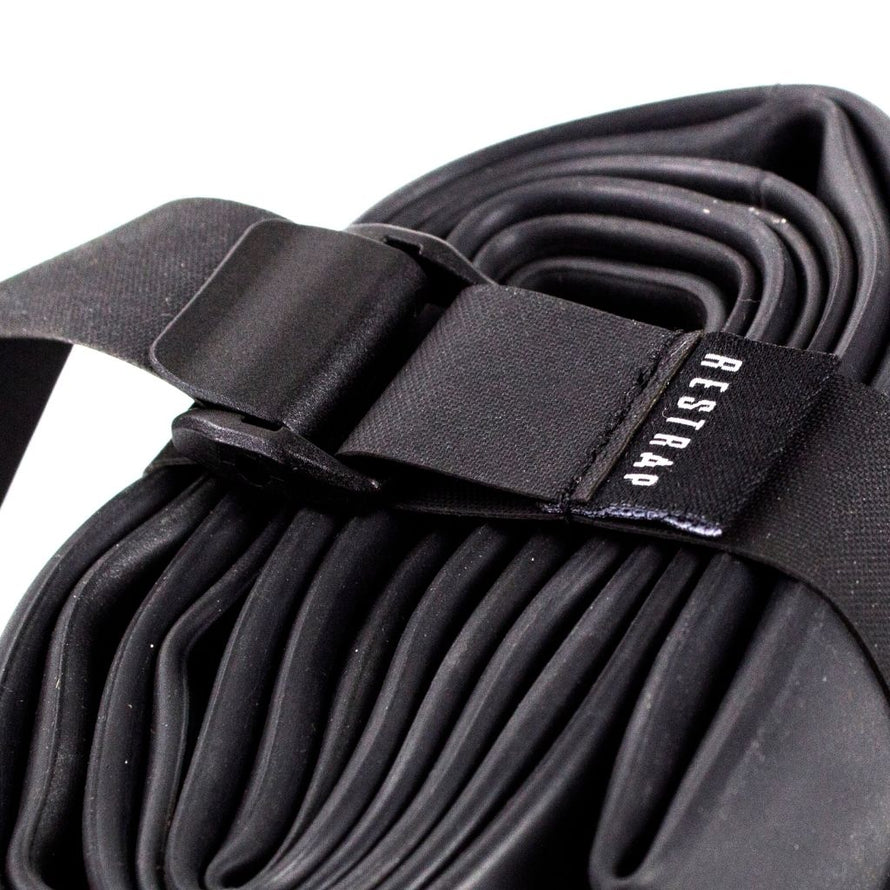 Détail de la boucle Restrap Fast Straps, permettant un serrage précis et rapide