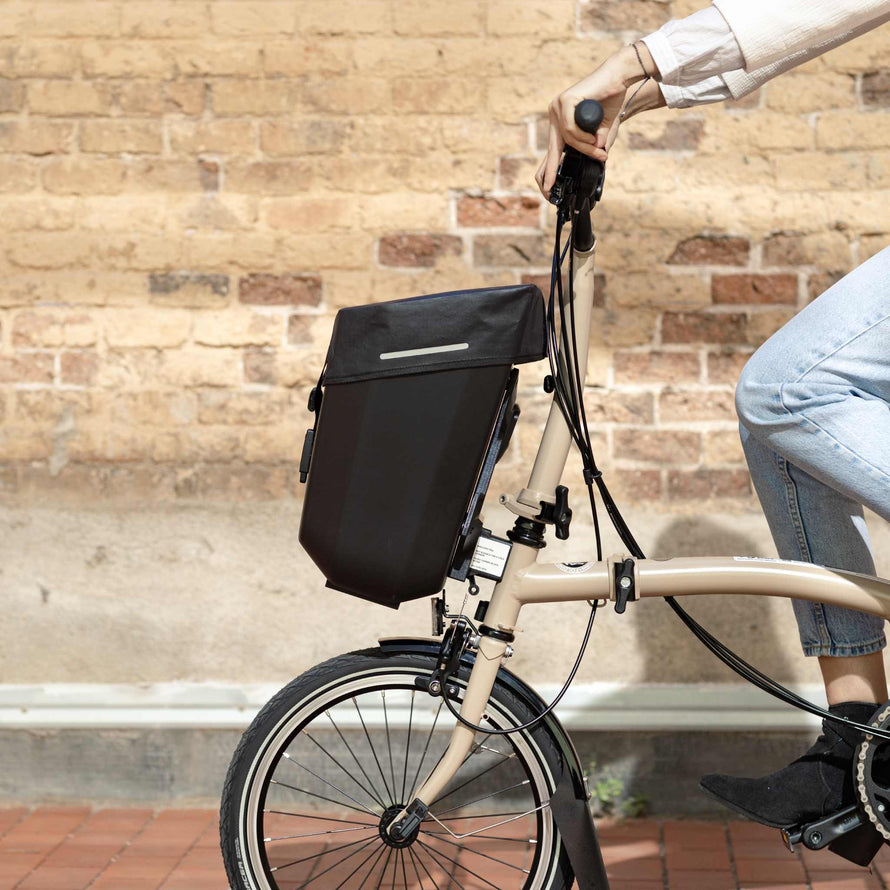 Housse sur panier Shad sur vélo pliant 