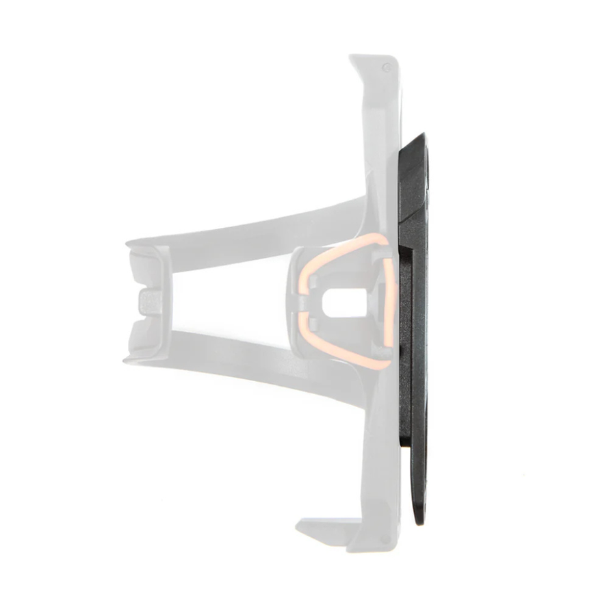 Gros plan sur le clip d’accessoire glissé dans le support Multi Mount.