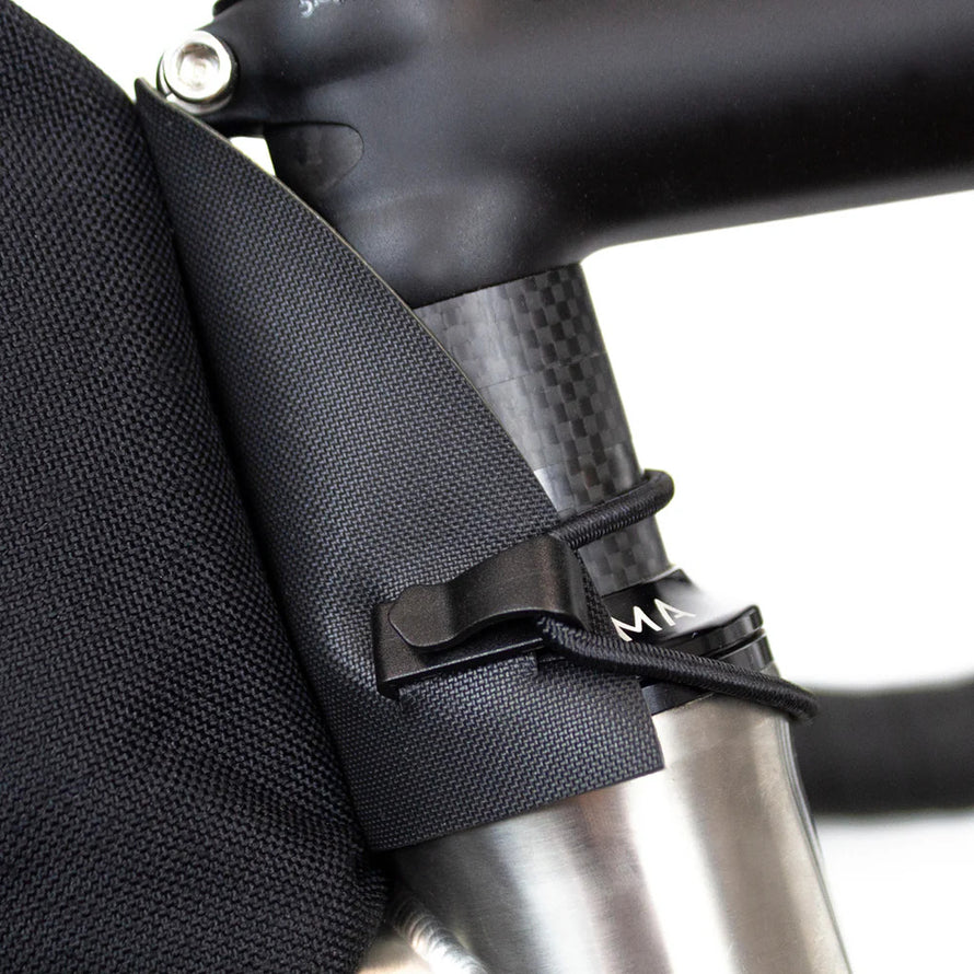 Fixation sur jeu de direction avec cordon élastique – sacoche Top Tube Restrap