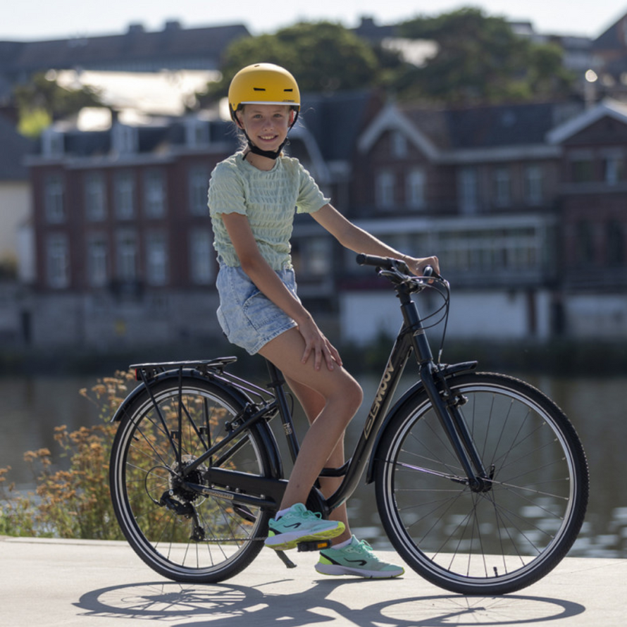 Jeune fille sur vélo Bemoov CL26