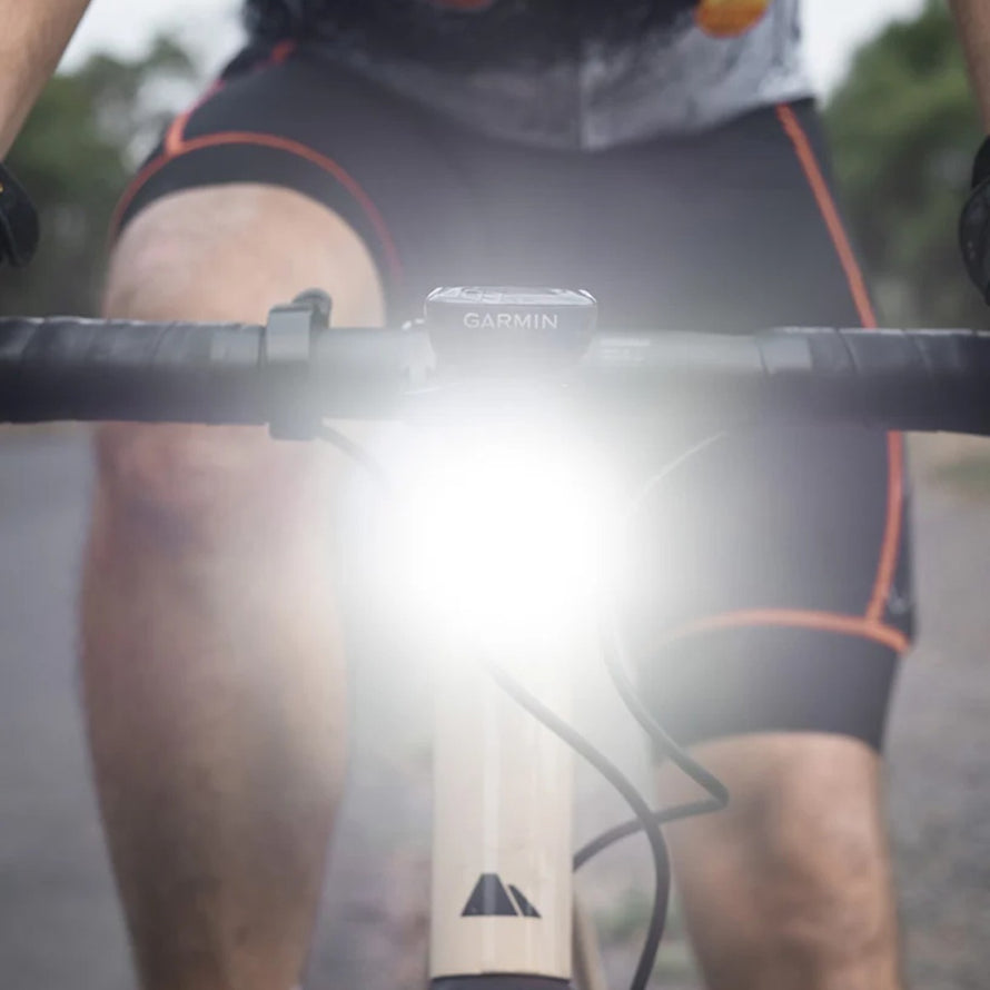 Adaptateur GoPro Knog Blinder fixé sur guidon de vélo pour caméra sport robuste et sécurisée