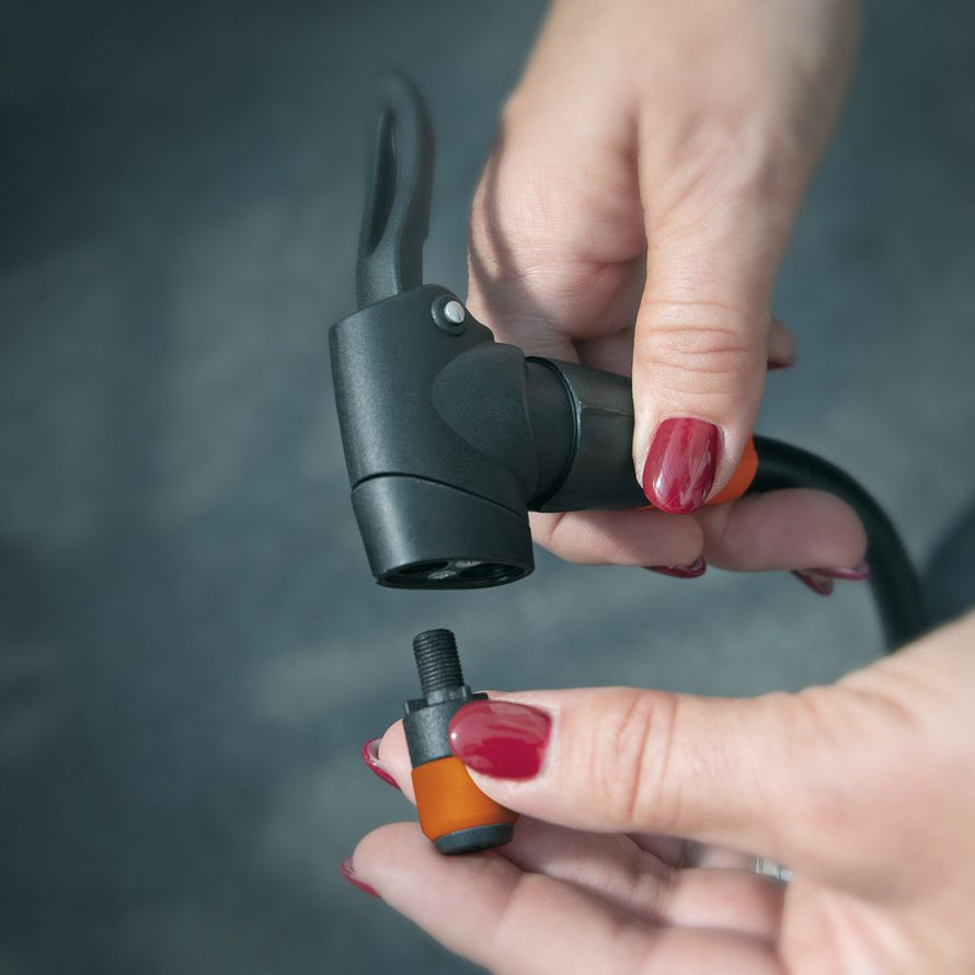 L'adaptateur Clik Tec de SKS permet de rendre les pompes vélo compatibles avec les Clik Valve qui optimisent le gonflage des pneus