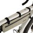 Sacoche de cadre AGU Venture Lightweight 3 à 5,5 L beige avec fixation velcro sur cadre de vélo blanc