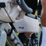 Sacoche de cadre AGU Venture Lightweight 3 à 5,5 L beige avec fixation solide sur cadre de vélo