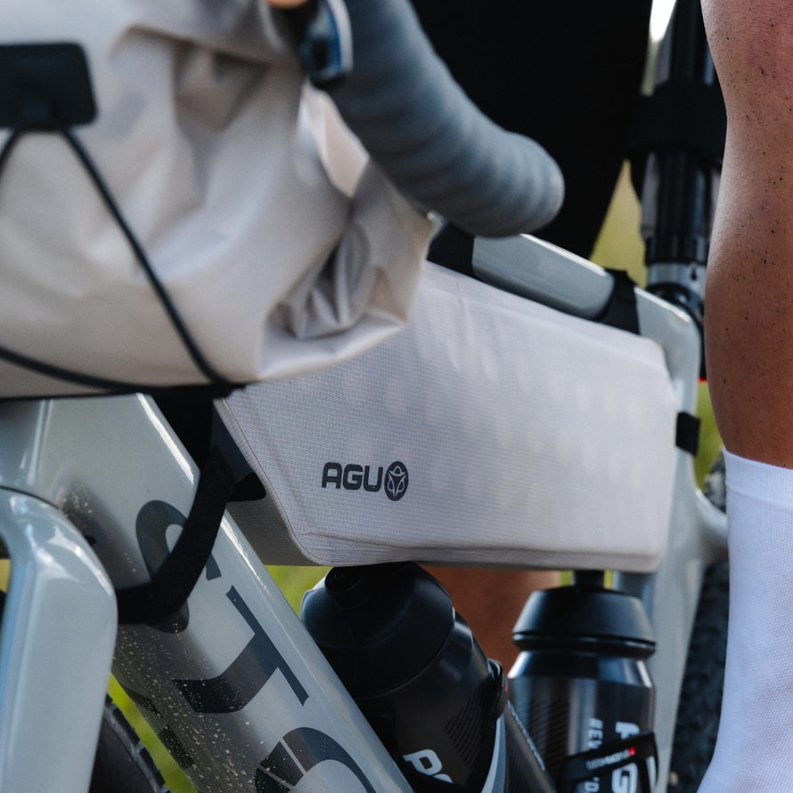 Sacoche de cadre AGU Venture Lightweight 3 à 5,5 L beige avec fixation solide sur cadre de vélo