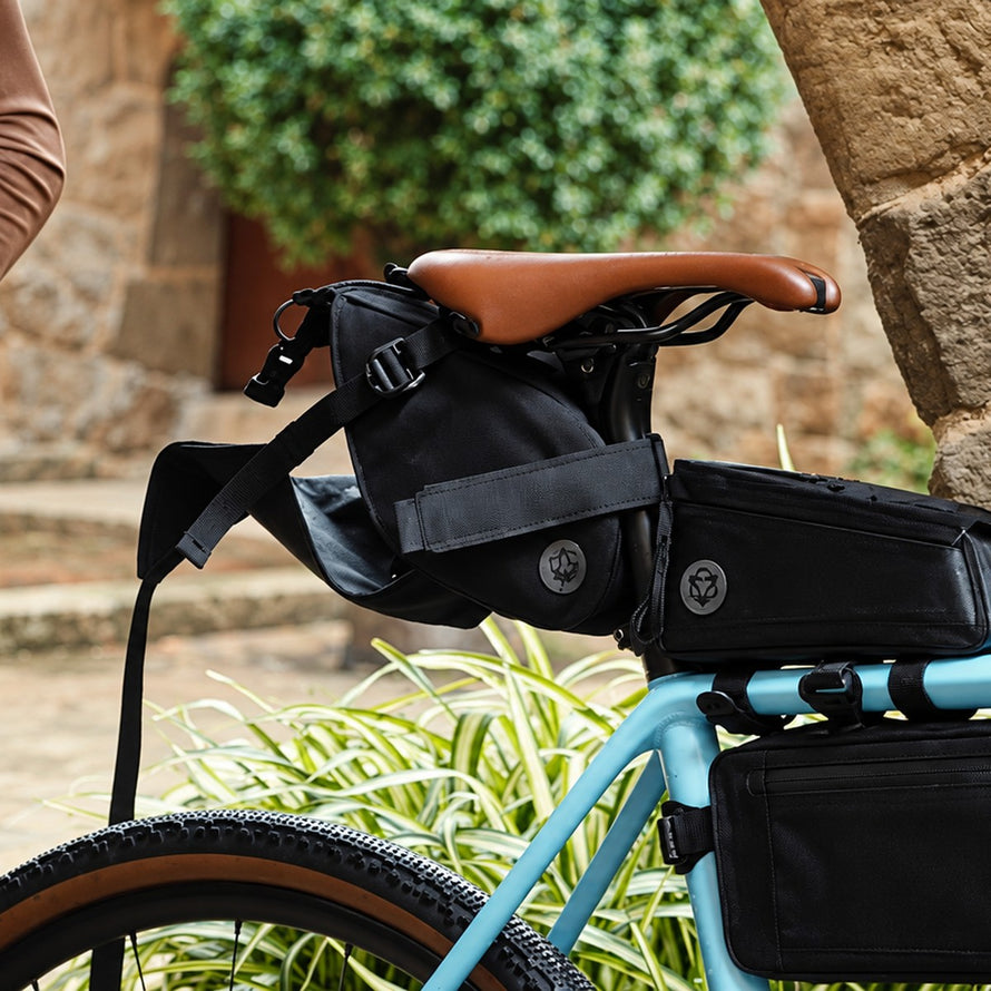 Sacoche de selle imperméable AGU Venture Extreme 9L fixée sous selle vélo avec fixation sécurisée et robuste