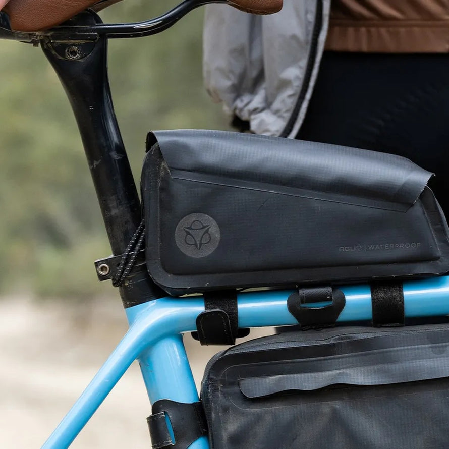 Sacoche top tube AGU Venture Extreme 0,7L noire, étanche et résistante pour cyclistes urbains et aventuriers