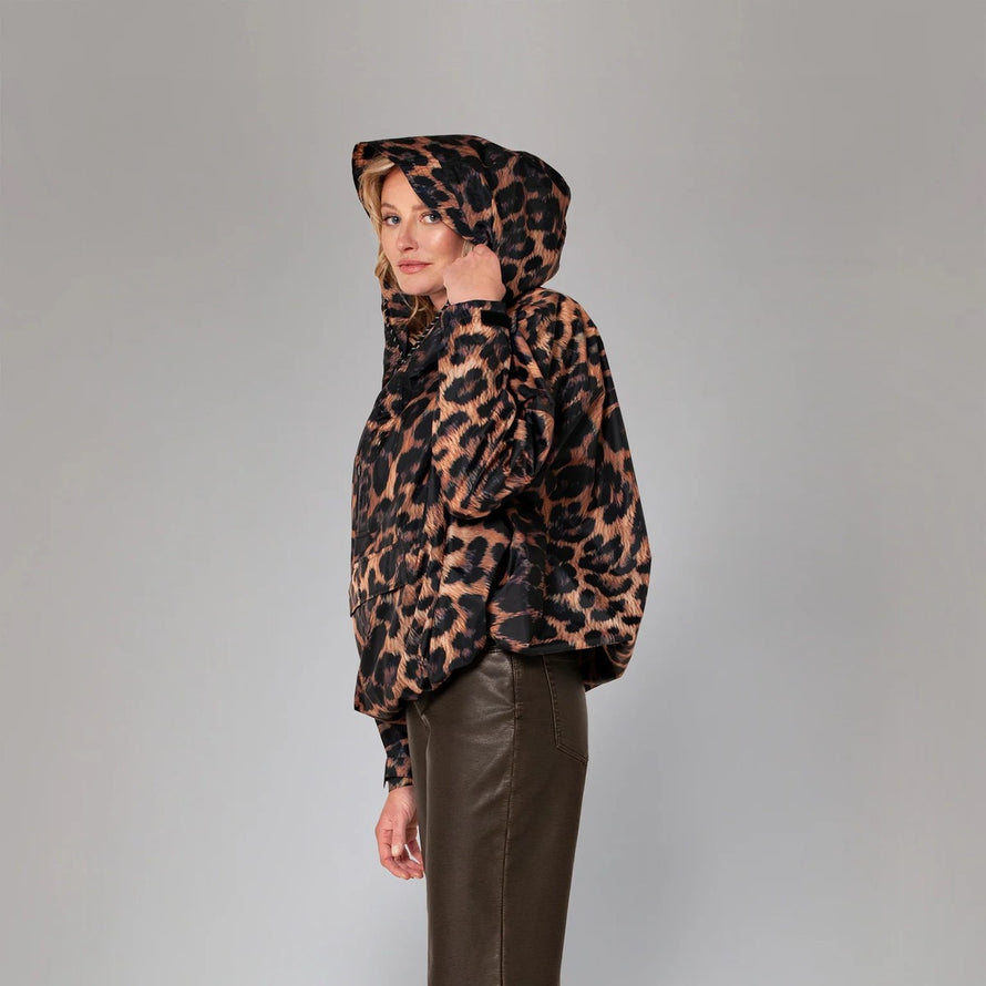 Anorak imperméable Rainkiss motif léopard, idéal pour cyclistes recherchant style et protection contre la pluie