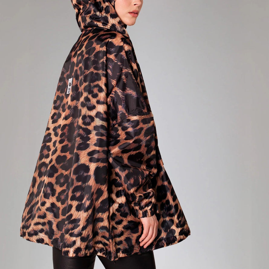 Anorak impermeable Rainkiss motif leopard, design moderne et protection efficace pour cyclistes urbains