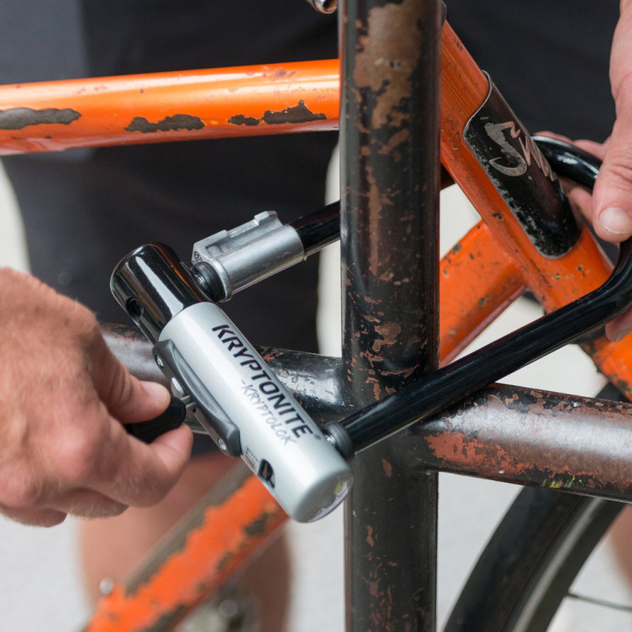 Verrouillage antivol vélo Kryptolok Mini 7 orange de Kryptonite pour protéger votre vélo en ville