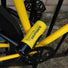 Antivol vélo U à clé New York Fahgettaboudit Mini jaune de la marque Kryptonite fixé sur cadre