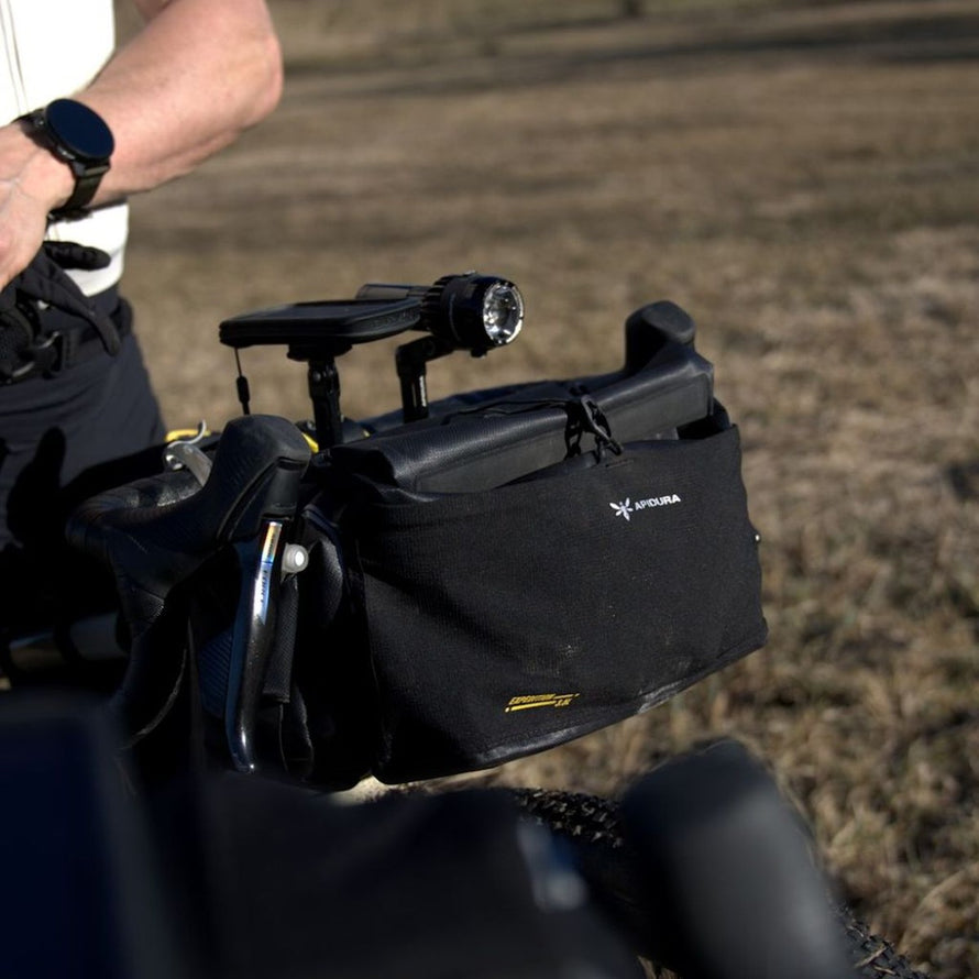 Pochette extension Apidura pour sacoche guidon Expedition, idéale pour optimiser le rangement en cyclotourisme