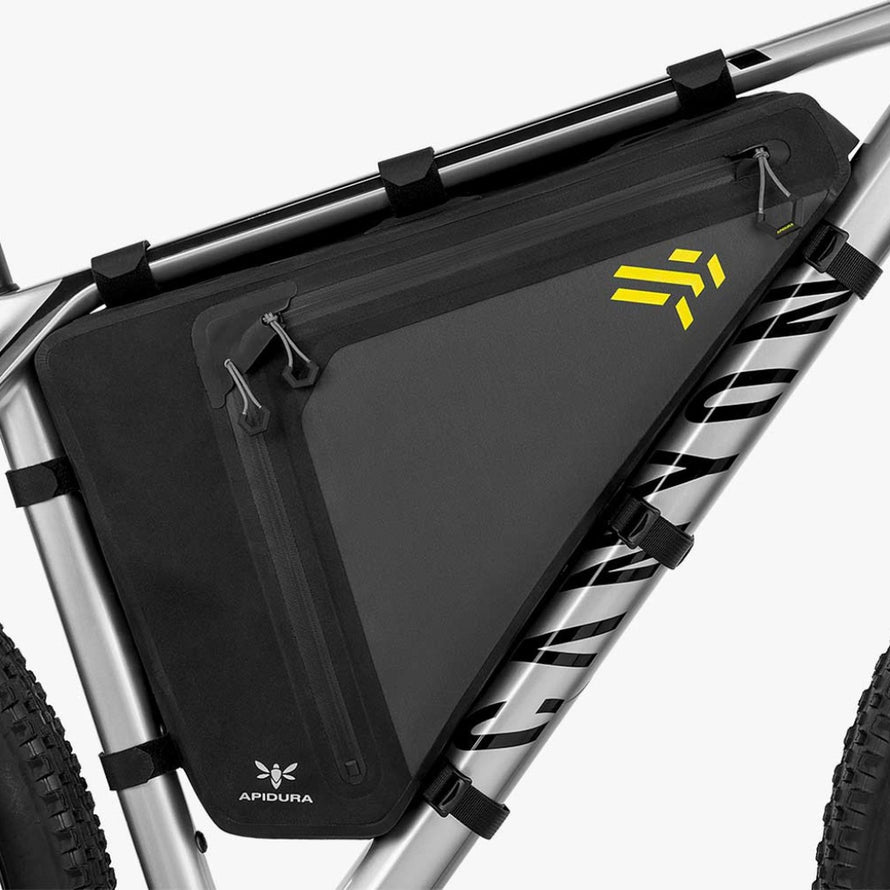 Sacoche de cadre Apidura Full Frame Backcountry noire avec fermeture éclair étanche pour bikepacking