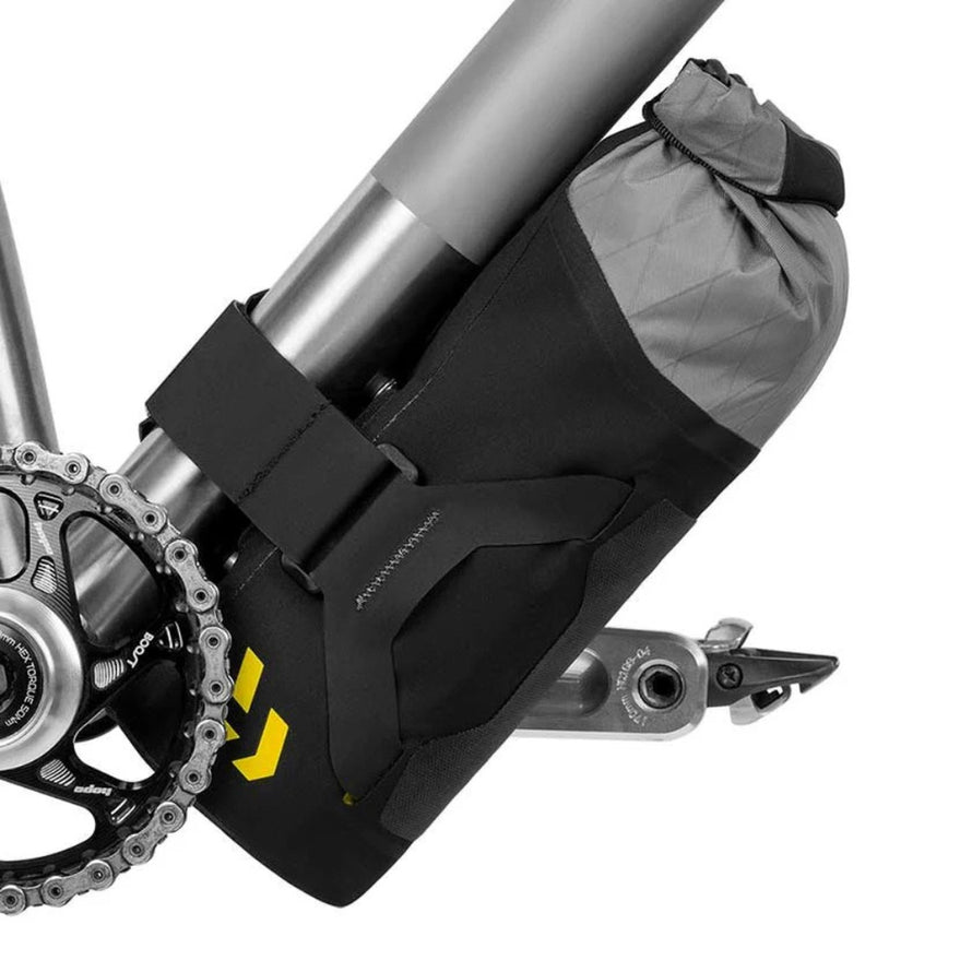 Sacoche de cadre Apidura Downtube Backcountry étanche pour bikepacking et aventures vélo longues distances