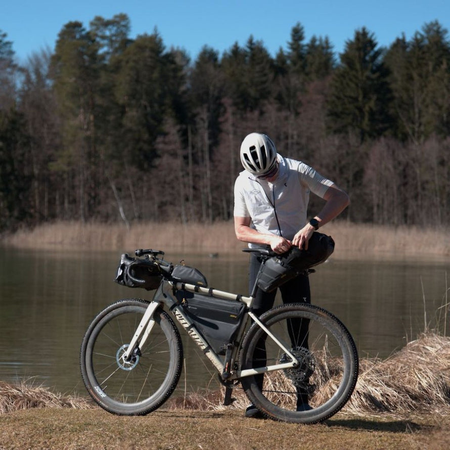 Sacoche de cadre Full Frame Pack Expedition Apidura pour bikepacking, légère et résistante pour voyages à vélo
