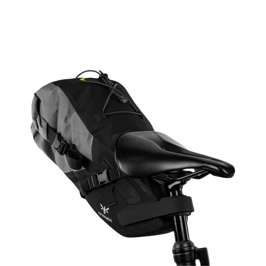 Sacoche de selle Apidura Backcountry 6L noire etanche, parfaite pour bikepacking et aventures longues distances
