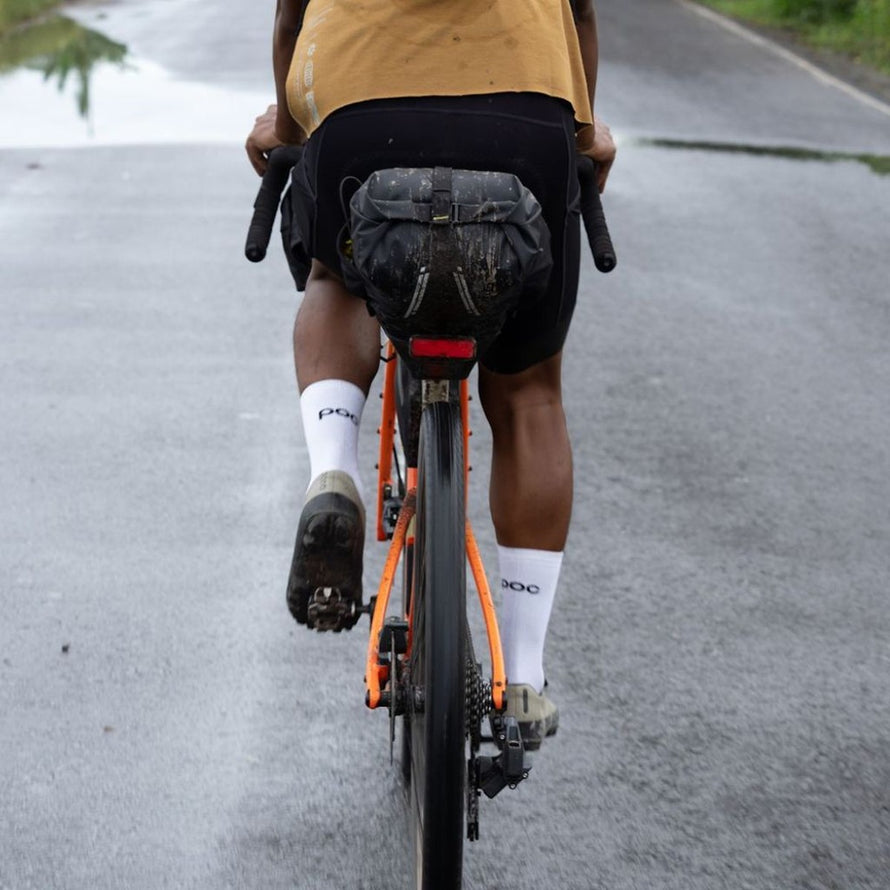 Sacoche de selle Expedition Apidura noire, résistante et étanche, conçue pour les aventures bikepacking prolongées