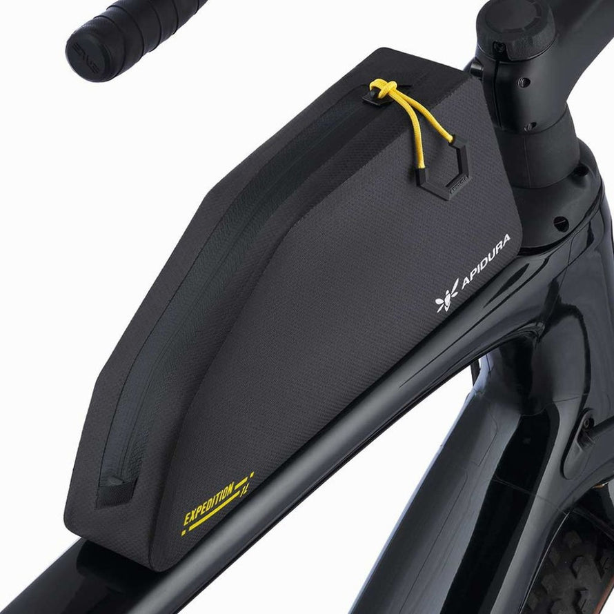 Sacoche top tube Bolt-On Expedition 7L Apidura noire, étanche et durable pour bikepacking et aventures à vélo