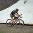 Sacoche de tube Apidura Aero Bolt-On compacte noire, idéale pour cyclisme longue distance et conditions variées