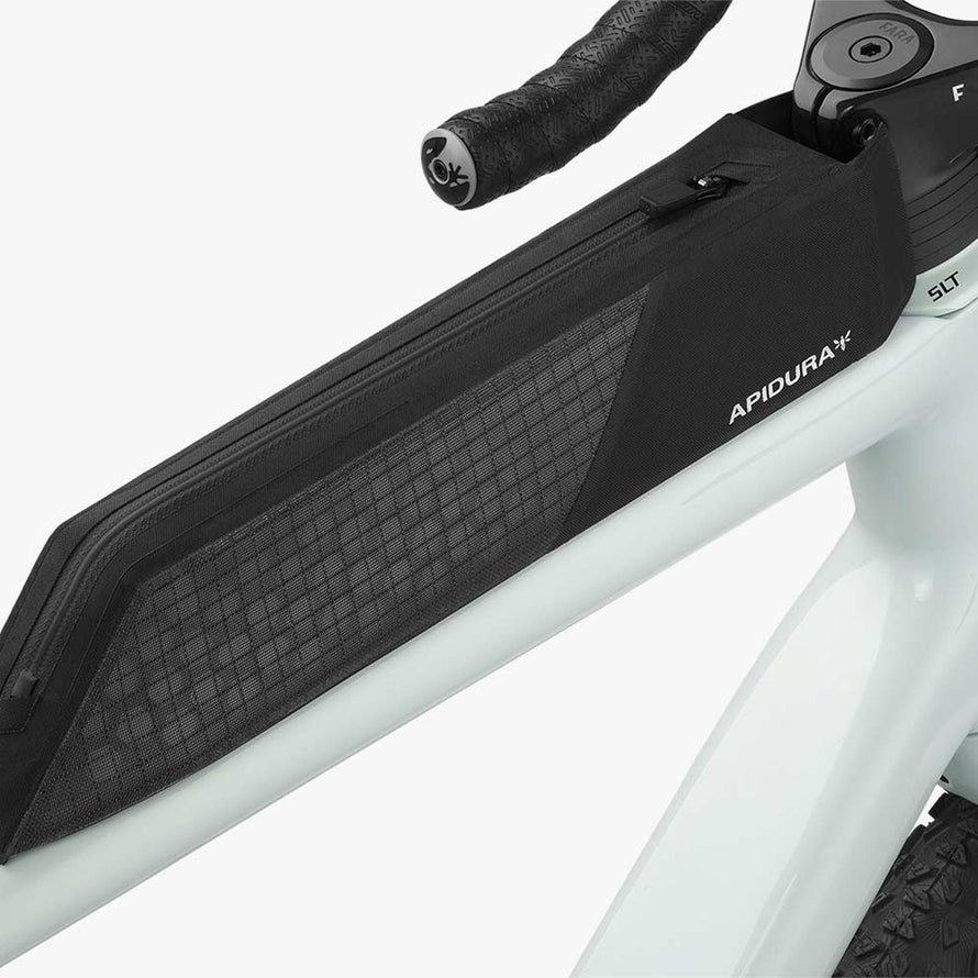 Sacoche de tube Apidura Aero Bolt-On noire compacte, design aerodynamique et rangement optimal pour velo performance