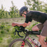 Sacoche de tube Apidura Aero Bolt-On noire, design aero pour velo triathlon et rangement optimisé
