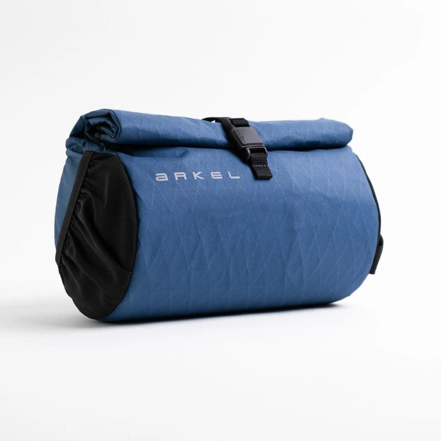 Sacoche de guidon etanche Arkel Burrito bleu profil avec fermeture rouleau robuste pour velo